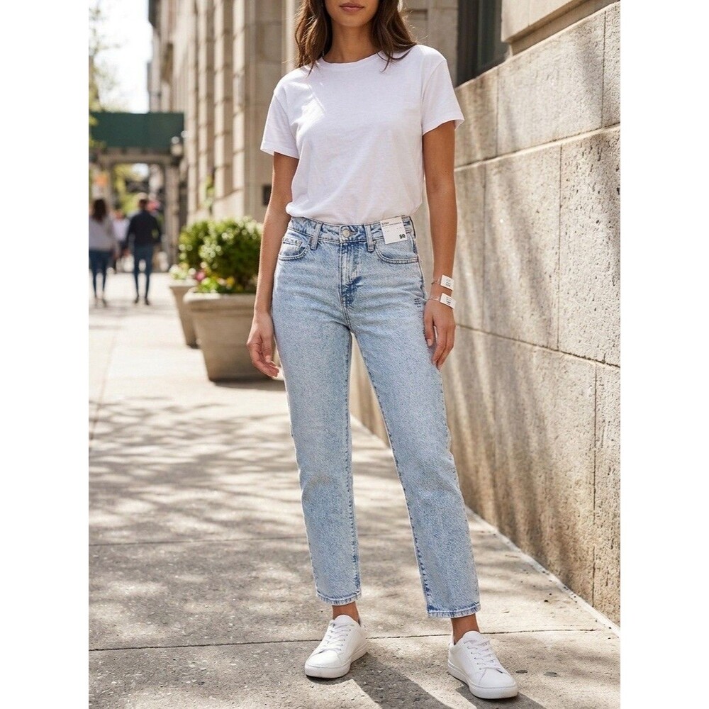 Aeropostale Women's 8R Mid Rise Ankle Straight Stretch Light Wash Denim Jeans